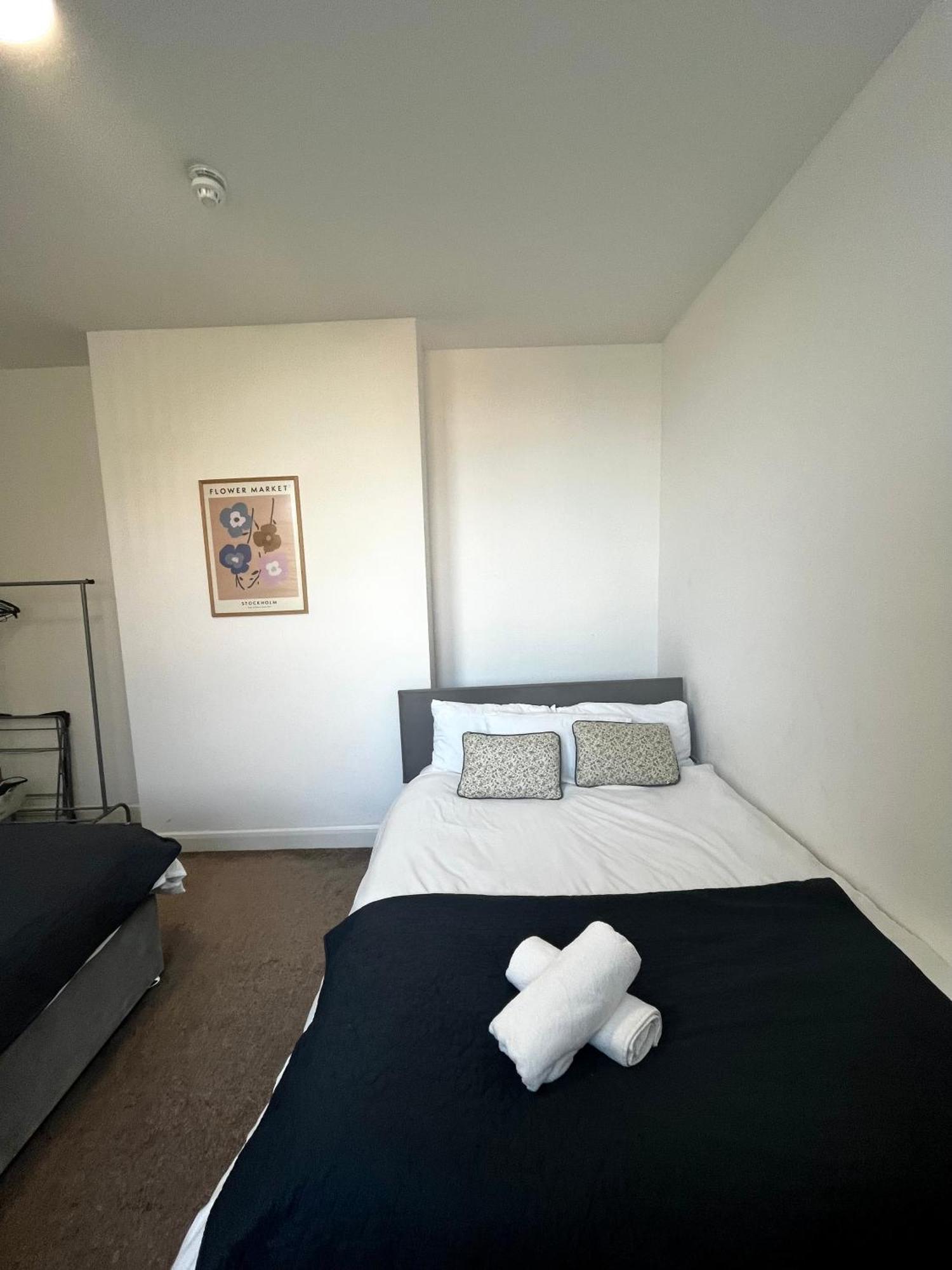 Apartment The Failsworth Collection - Stylish With Free Parking