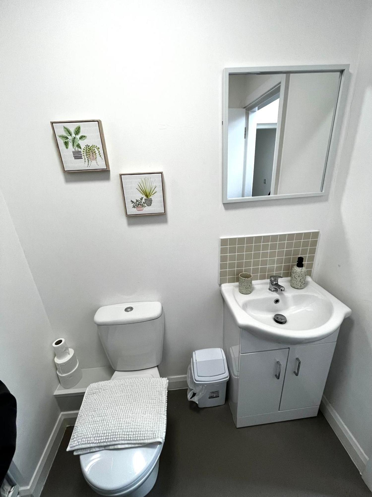 The Failsworth Collection - Stylish With Free Parking Apartment Manchester