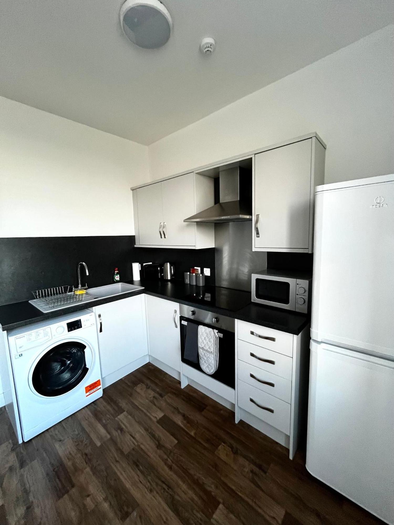 Apartment The Failsworth Collection - Stylish With Free Parking