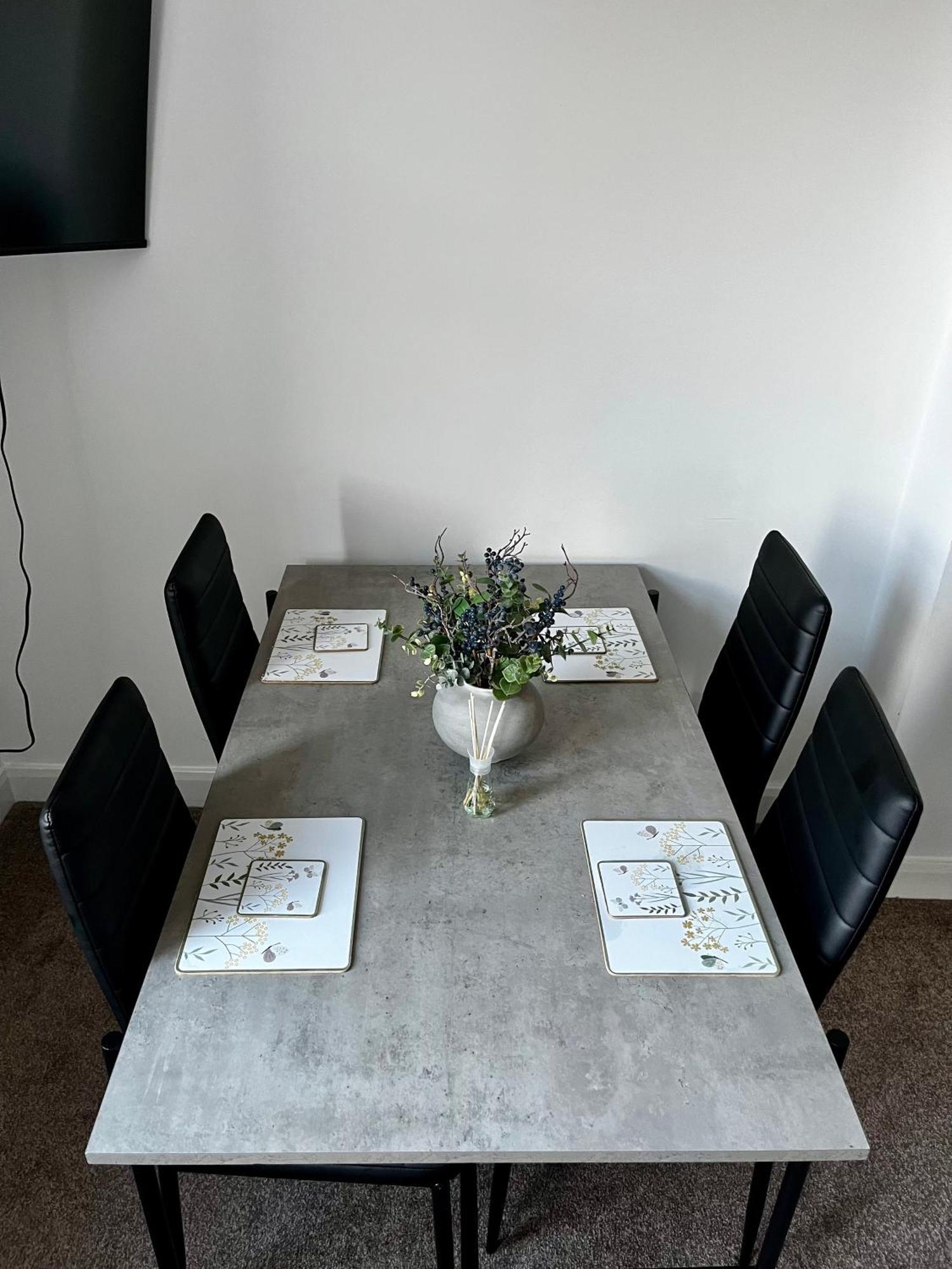 Apartment The Failsworth Collection - Stylish With Free Parking *