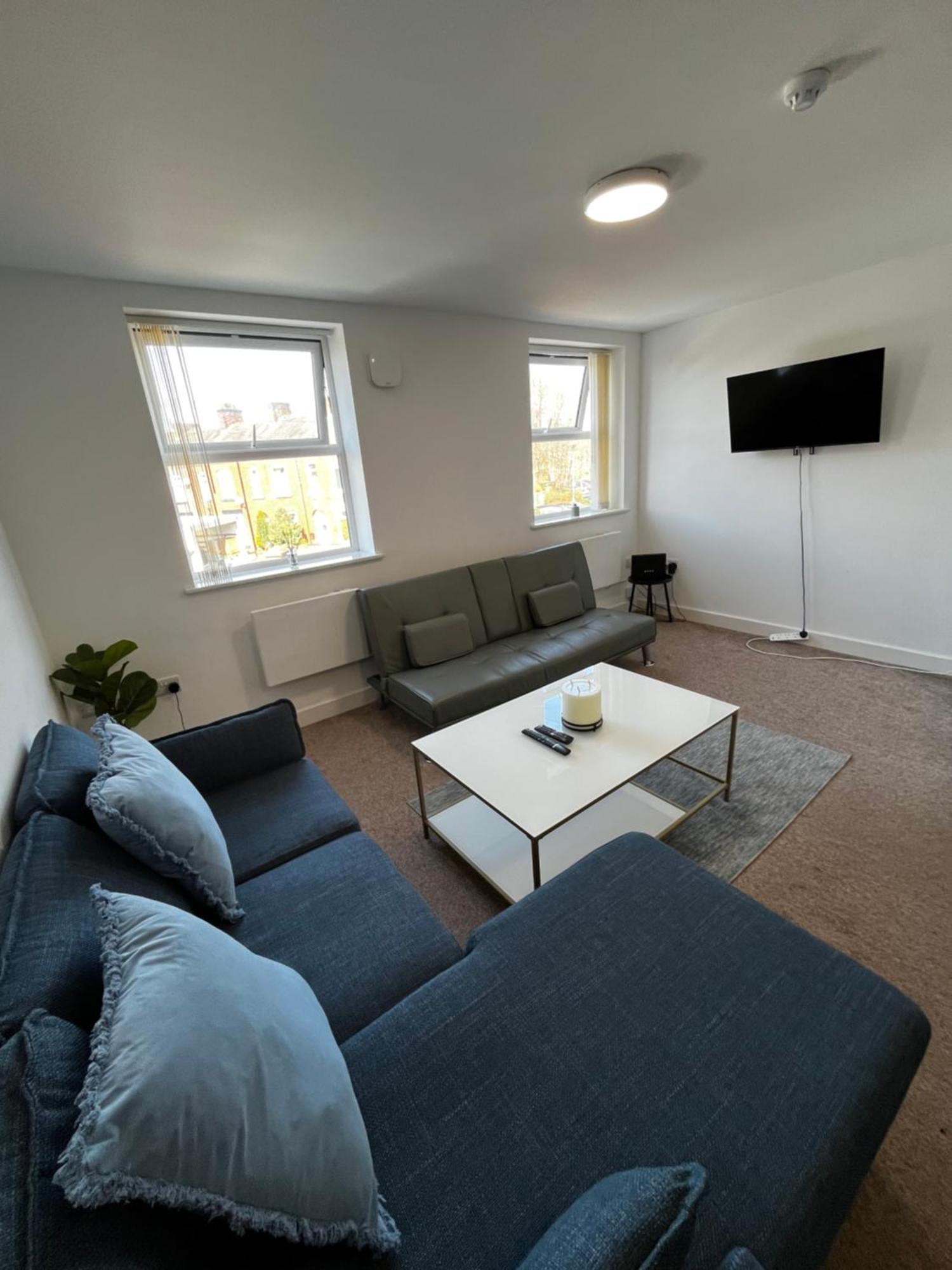The Failsworth Collection - Stylish With Free Parking Apartment Manchester
