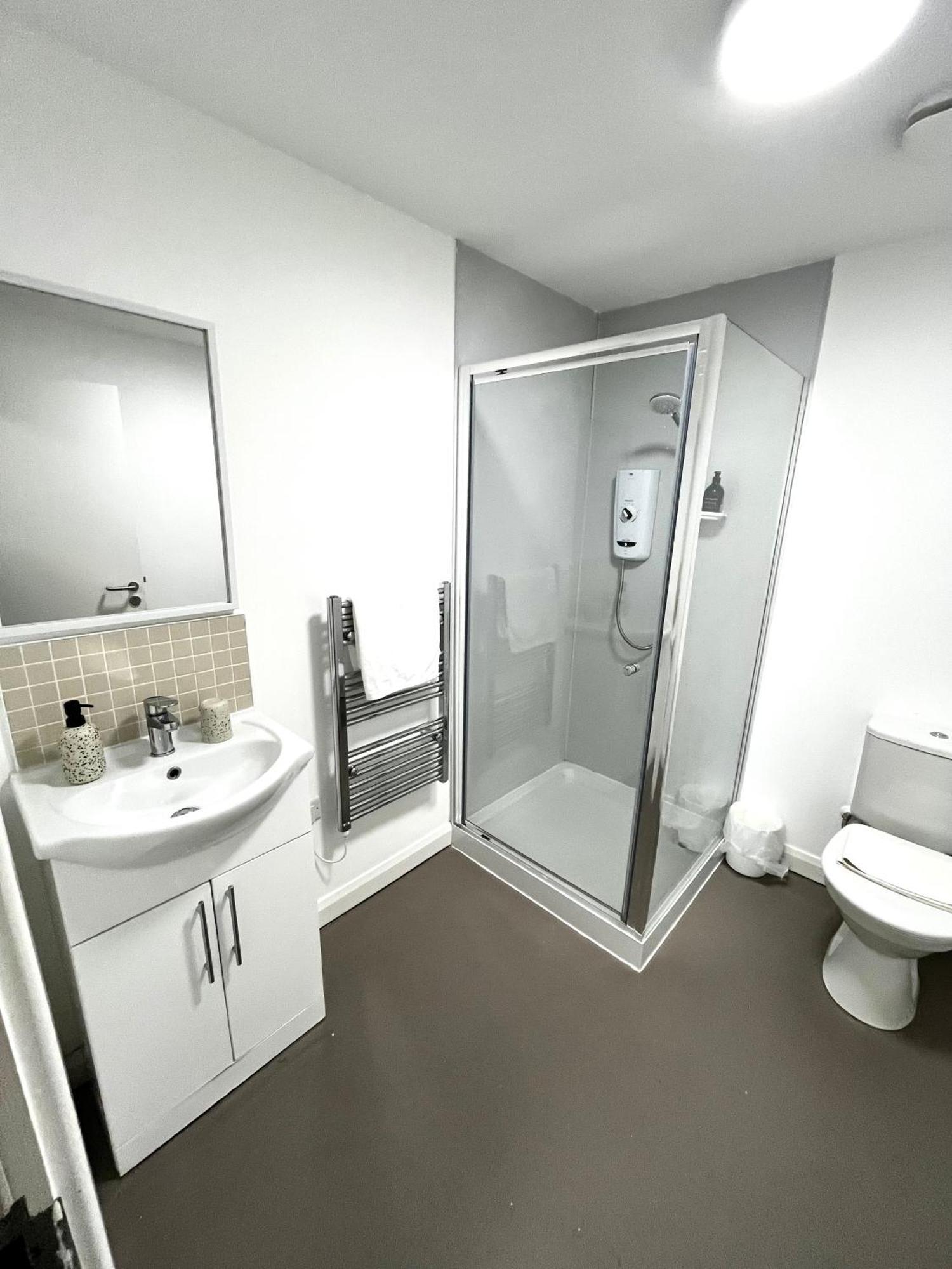 The Failsworth Collection - Stylish With Free Parking Apartment Manchester