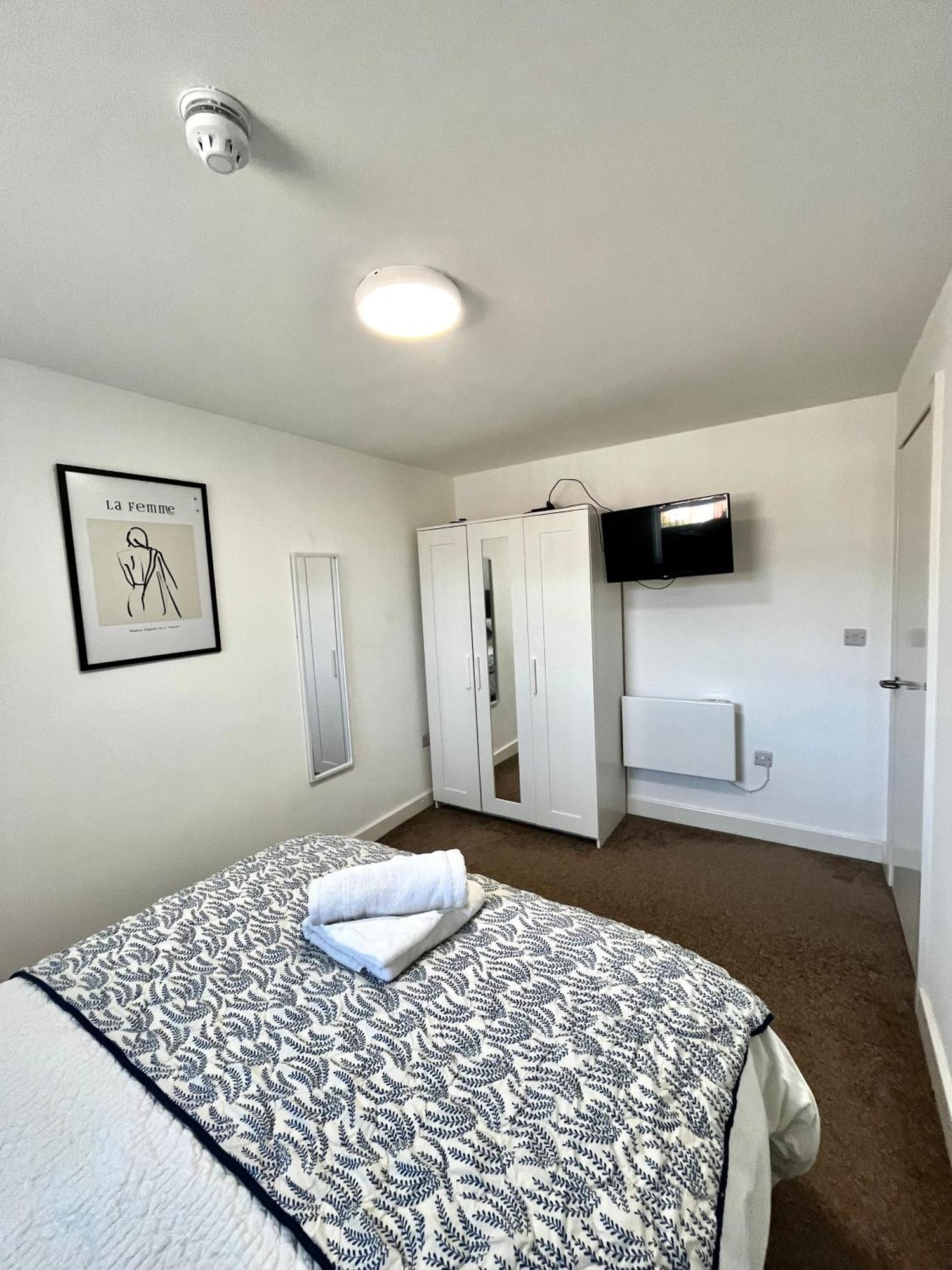 Apartment The Failsworth Collection - Stylish With Free Parking