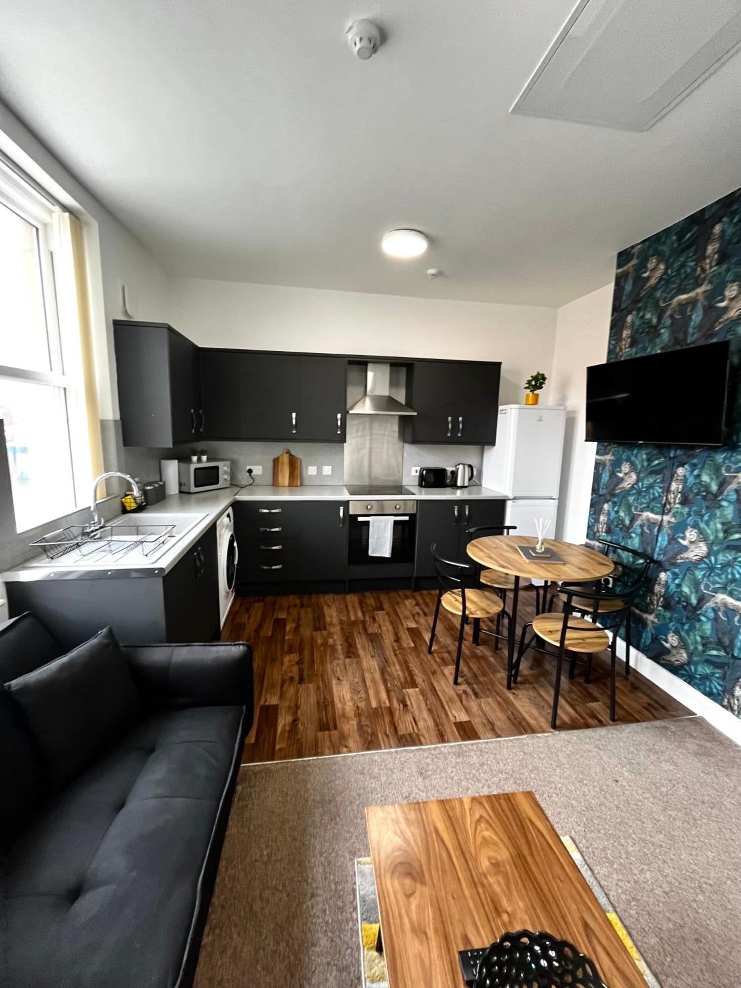 The Failsworth Collection - Stylish With Free Parking *