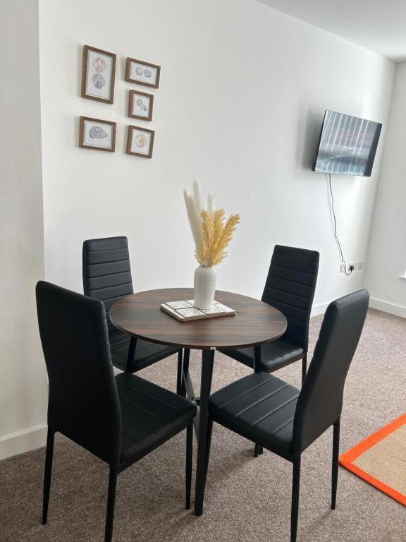 The Failsworth Collection - Stylish With Free Parking *