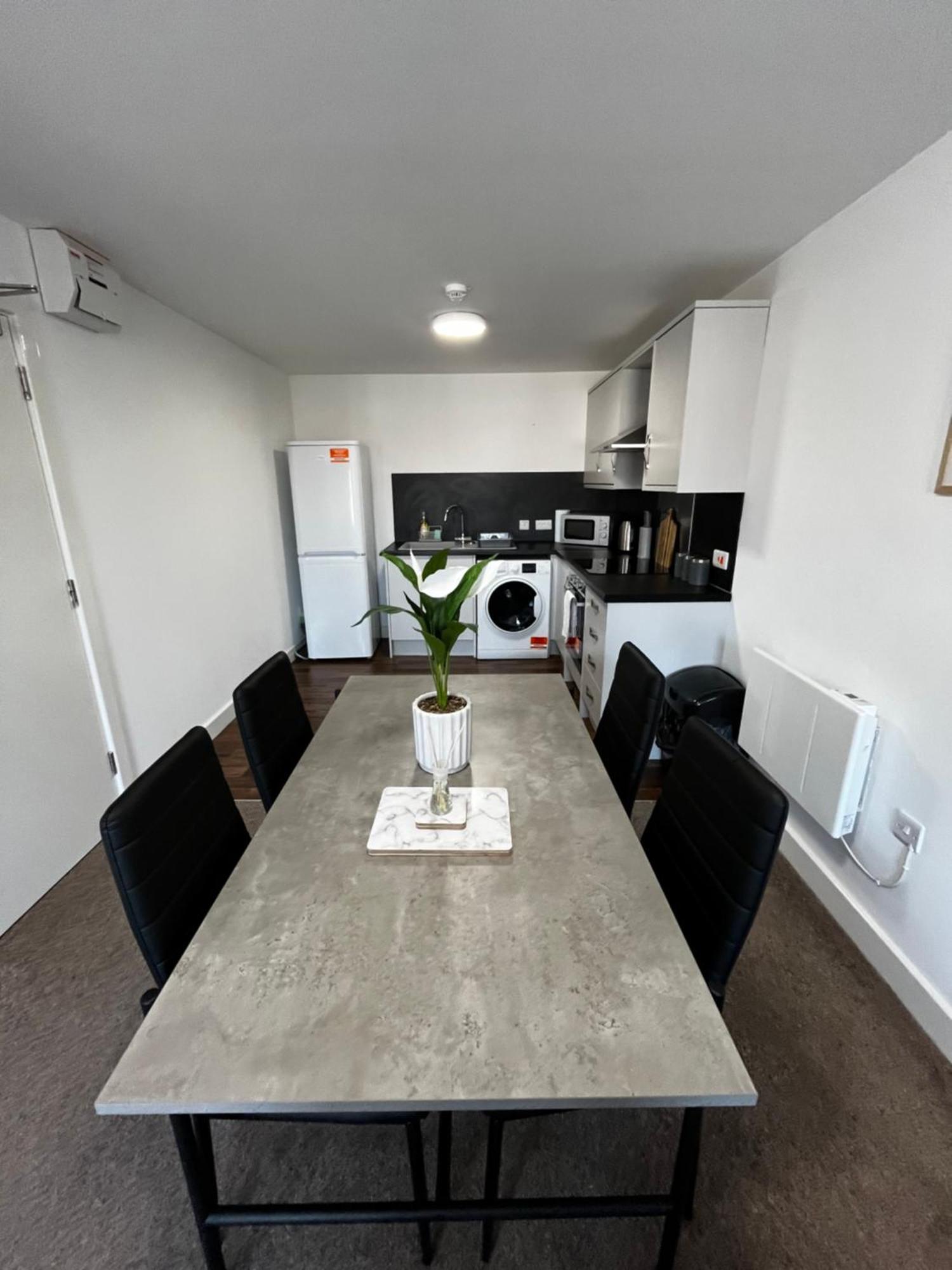 The Failsworth Collection - Stylish With Free Parking Manchester