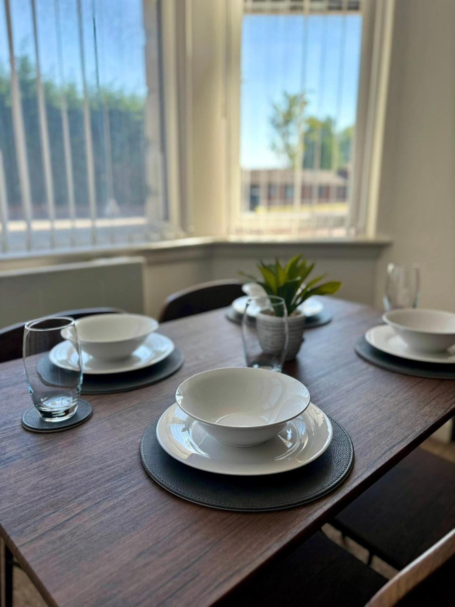 Apartment The Failsworth Collection - Stylish With Free Parking